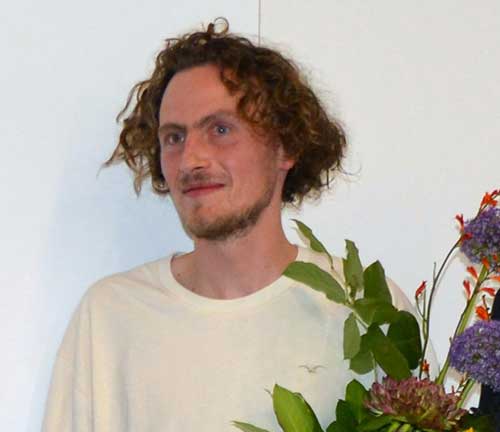 Das 6-monatige Arbeitsstipendium der SV SparkassenVersicherung im Werte von € 6.000,- erhielt dieses Jahr Nils Reuter Das 6-monatige Arbeitsstipendium der SV SparkassenVersicherung im Werte von € 6.000,- erhielt dieses Jahr Nils Reuter